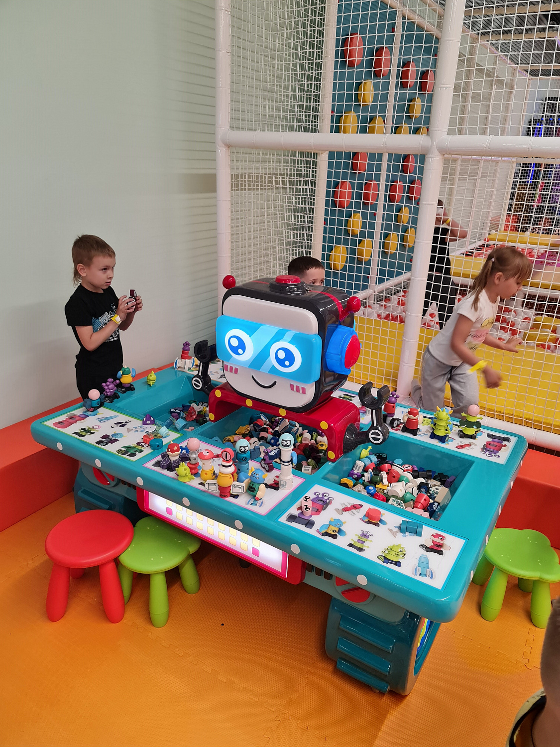 Детский игровой стол робот Bravebot